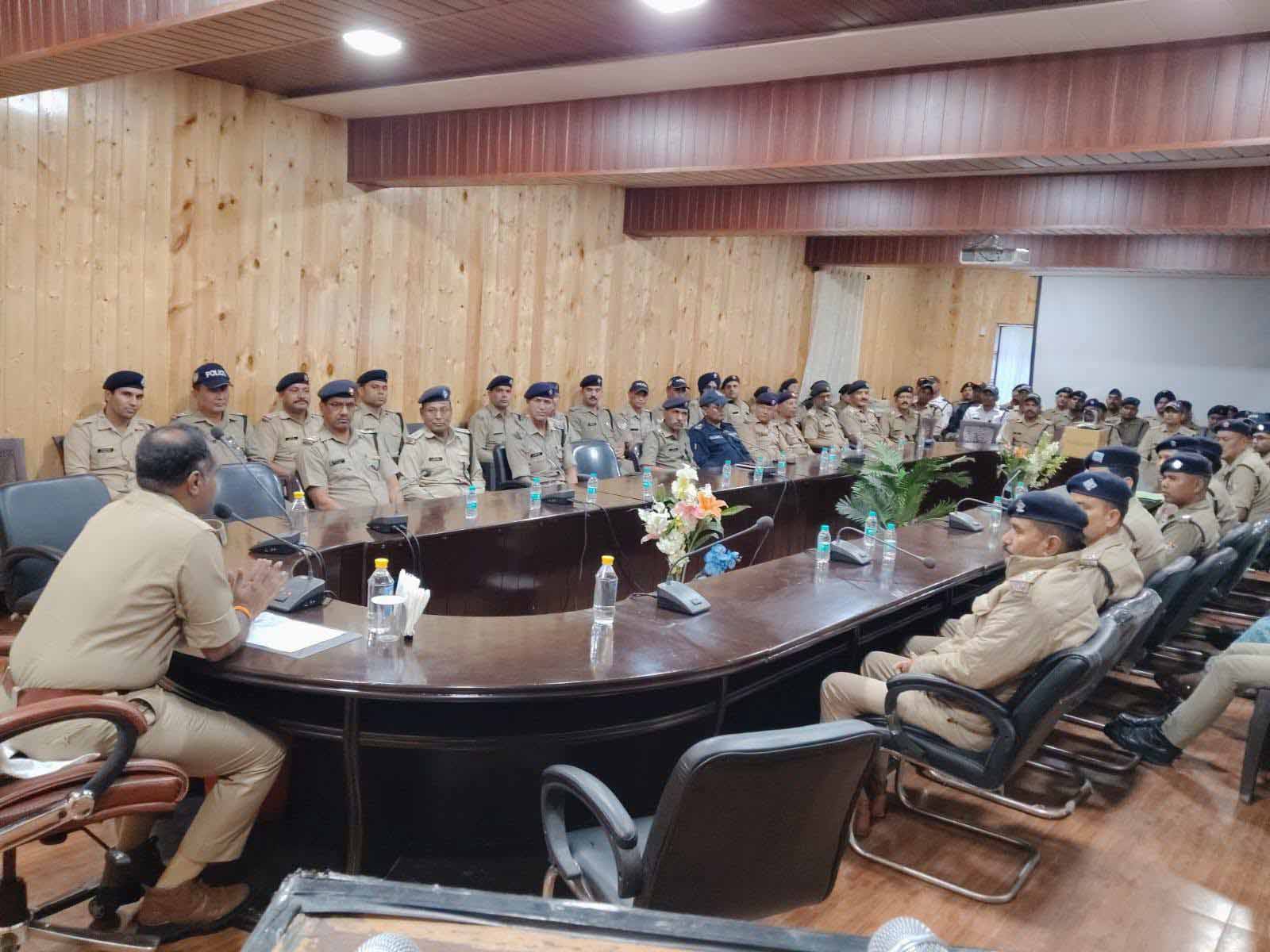 पर्यटन सीजन और कैंची धाम मेले की सफल व्यवस्थाओं पर नैनीताल पुलिस का सम्मान, एसएसपी ने बढ़ाया जवानों का उत्साह