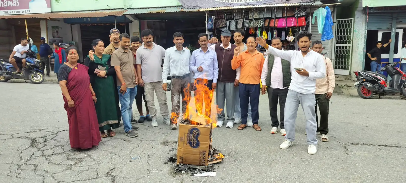 जंतर-मंतर घटना के विरोध में डीडीहाट कांग्रेस का प्रदर्शन, शिक्षा मंत्री के इस्तीफे की मांग