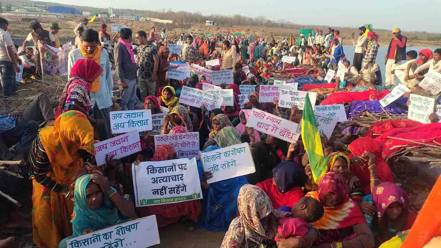 केन-बेतवा परियोजना के विरोध में उग्र हुआ आंदोलन, पुलिस ने प्रदर्शन स्थल खाली कराया