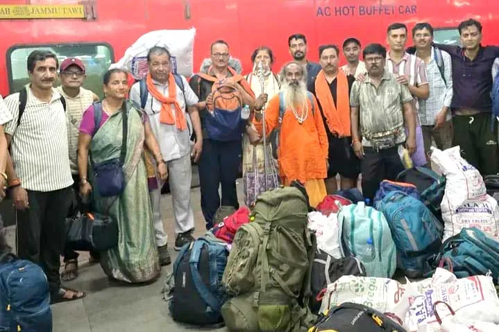 12 दिन की कठिन तीर्थ यात्रा पूरी कर थल लौटे श्रद्धालु, बालेश्वर महादेव के जयकारों से गूंजा नगर