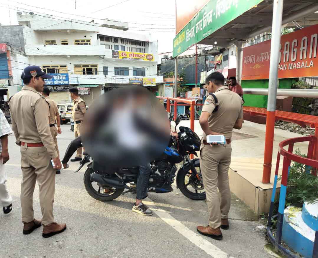 नाबालिग को बाइक देना पड़ा महंगा, वाहन स्वामी पर ₹37,500 का चालान, मोटरसाइकिल सीज