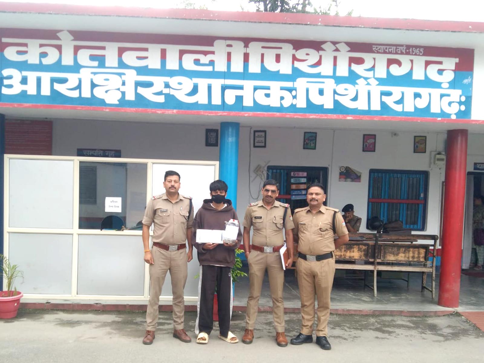 पिथौरागढ़ पुलिस ने मंदिरों में चोरी का किया खुलासा, शातिर चोर गिरफ्तार; 213.7 ग्राम चरस भी बरामद