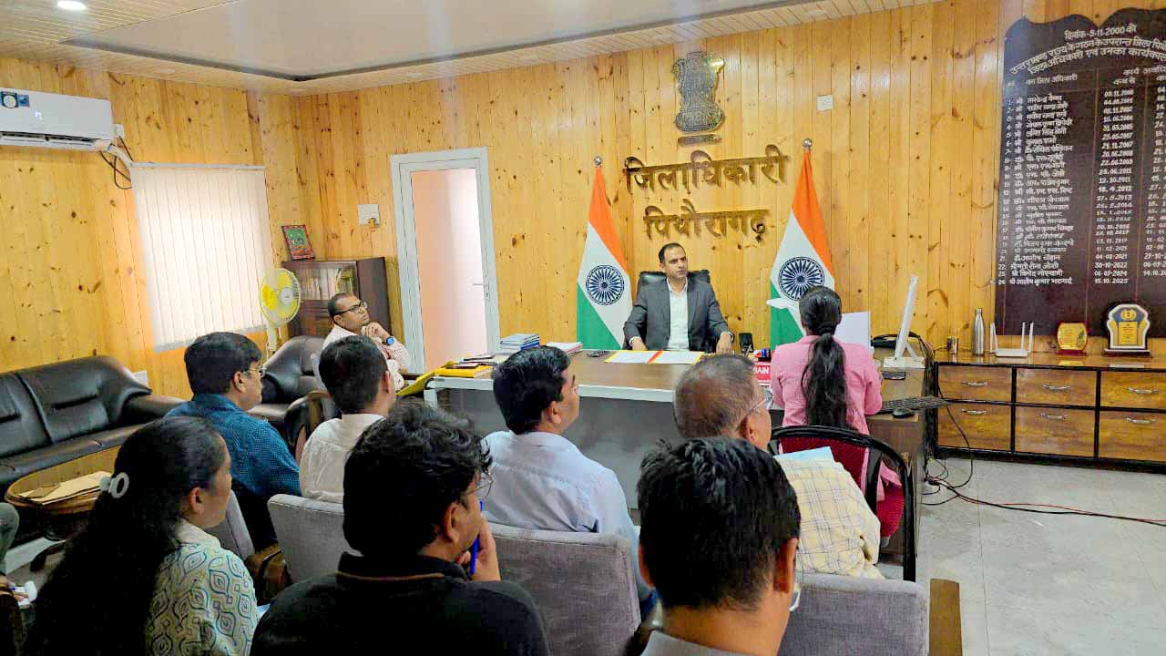 गंगा की सहायक नदियों के संरक्षण पर सख्त हुए डीएम, एसटीपी और ठोस अपशिष्ट प्रबंधन में तेजी के निर्देश