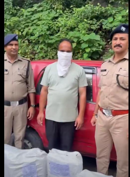 पिथौरागढ़ में शराब माफियाओं पर पुलिस का बड़ा प्रहार! एक ही दिन में 3 तस्कर गिरफ्तार, साढ़े 8 पेटी अवैध शराब जब्त