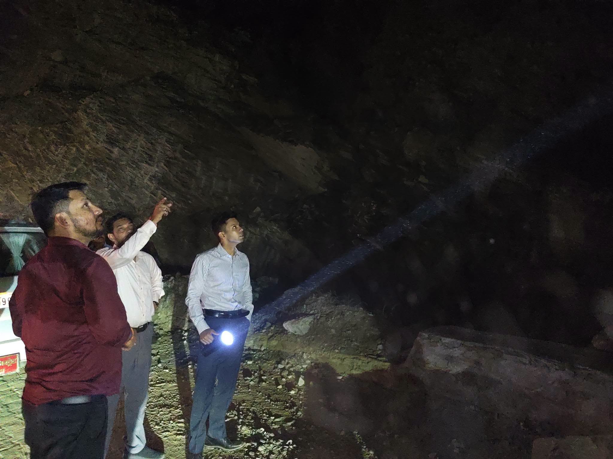 क्वारब बाईपास पर भारी व ओवरलोड वाहनों के खिलाफ चलेगा विशेष अभियान, डीएम ने दिए सख्त