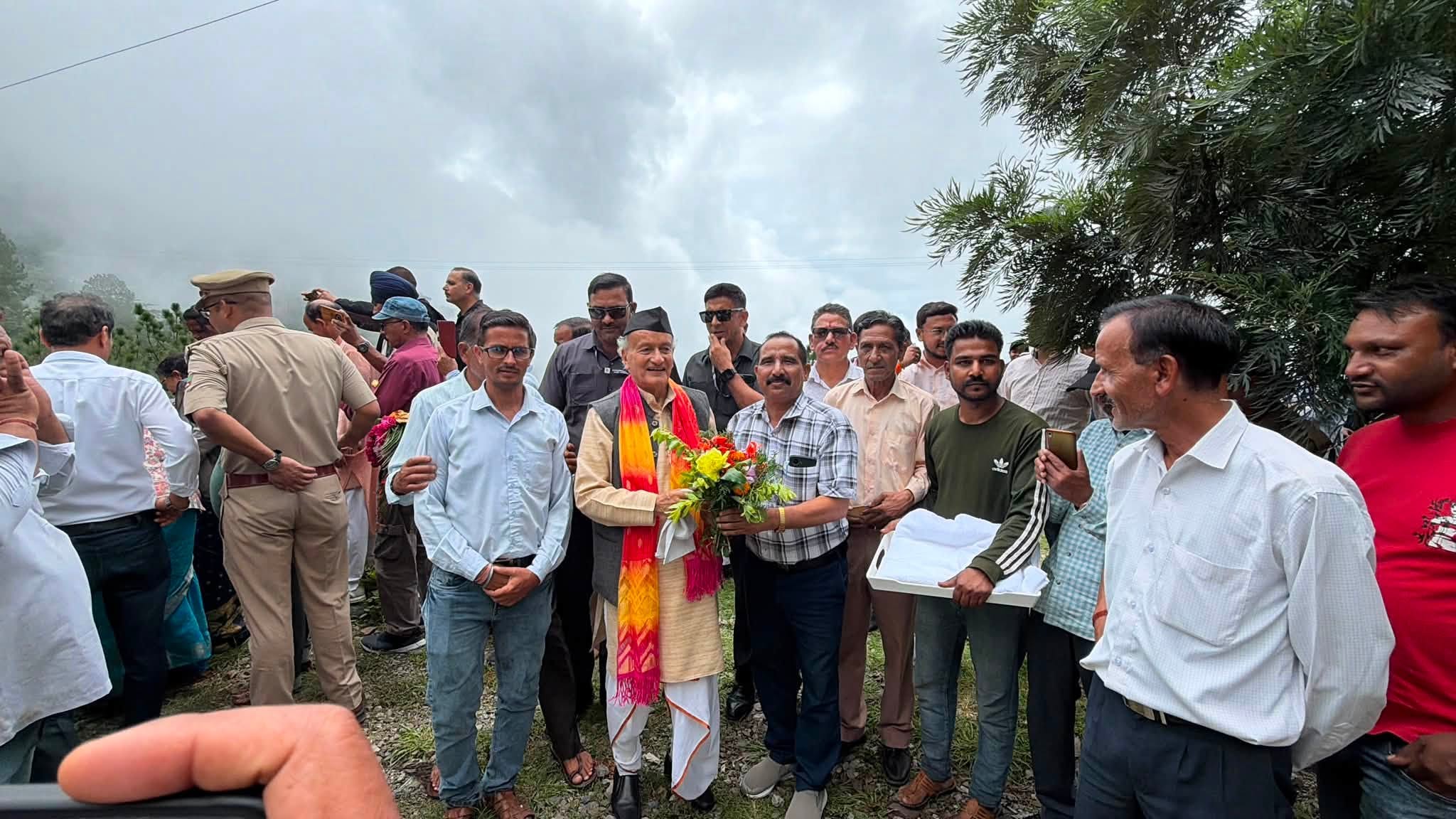पूर्व मुख्यमंत्री भगत सिंह कोश्यारी ने नैनीताल के रूसी गांव में किया वृक्षारोपण, पर्यावरण संरक्षण का दिया संदेश